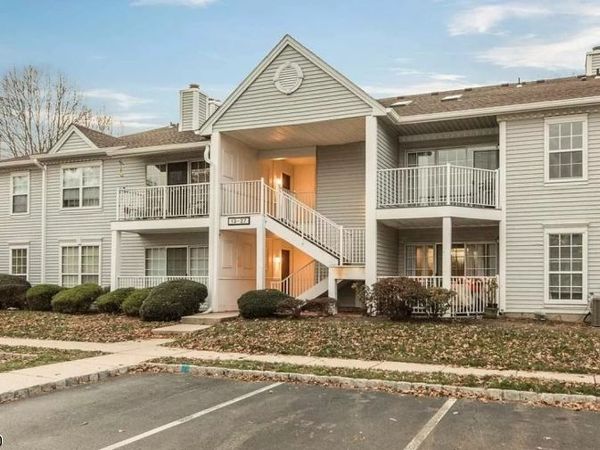 23 Chelsea Ct, Franklin, NJ 08823