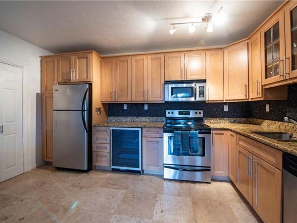 530 NE 15th Ct, Unit 2, Fort Lauderdale, FL 33304