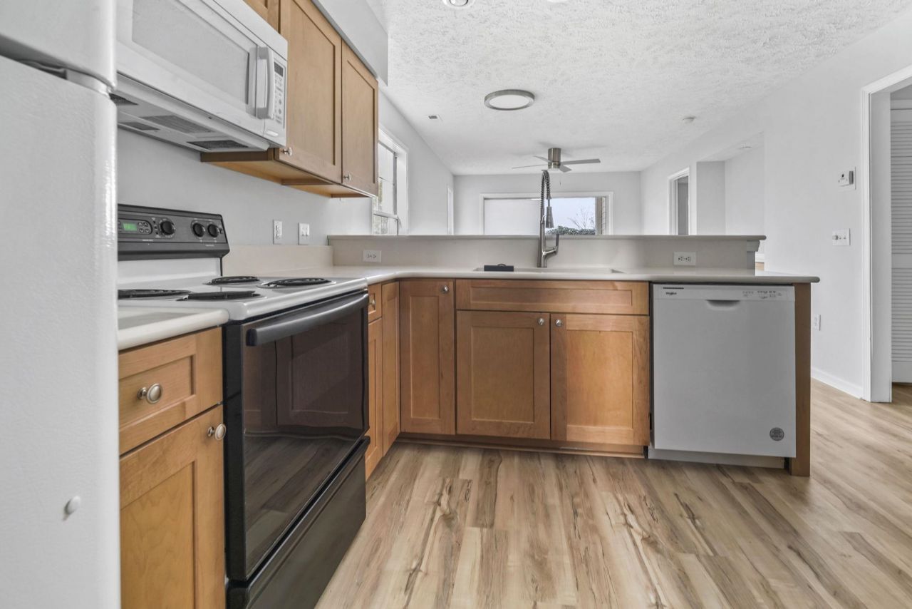 597 Blue River Ct. Photo 5