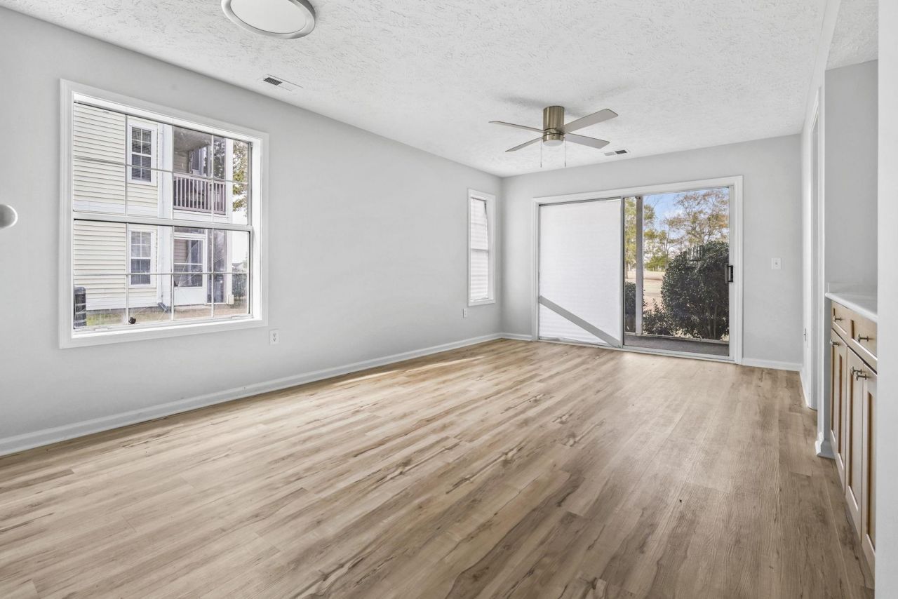 597 Blue River Ct. Photo 6