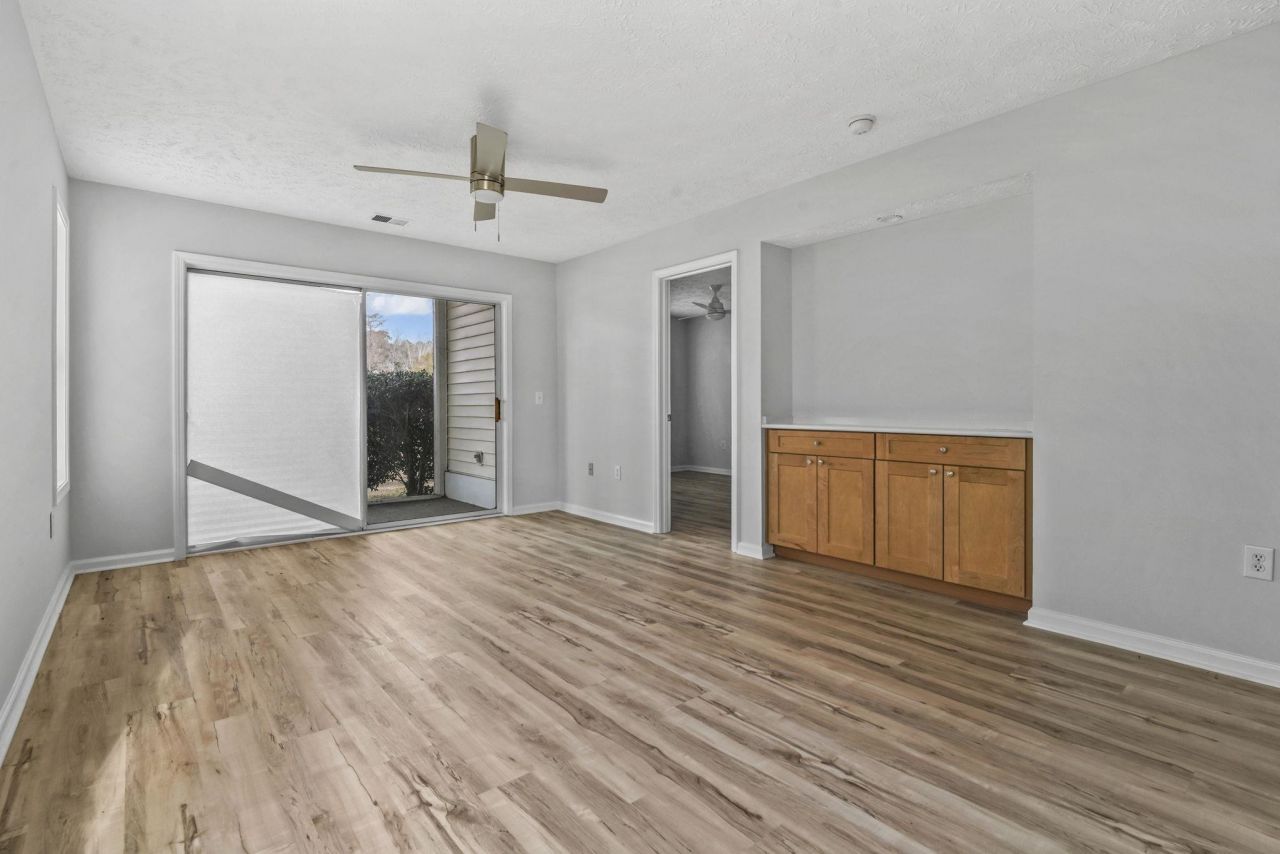 597 Blue River Ct. Photo 8