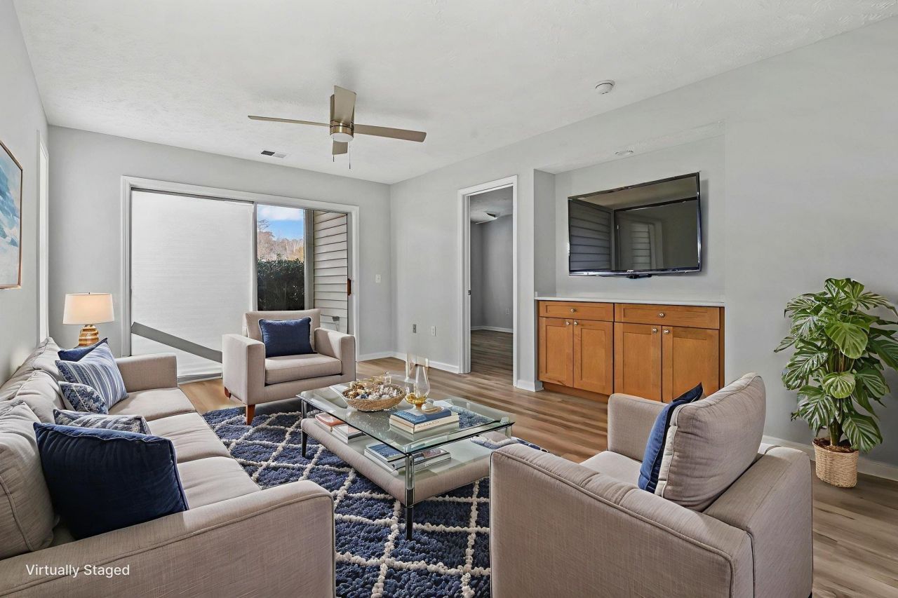 597 Blue River Ct. Photo 9