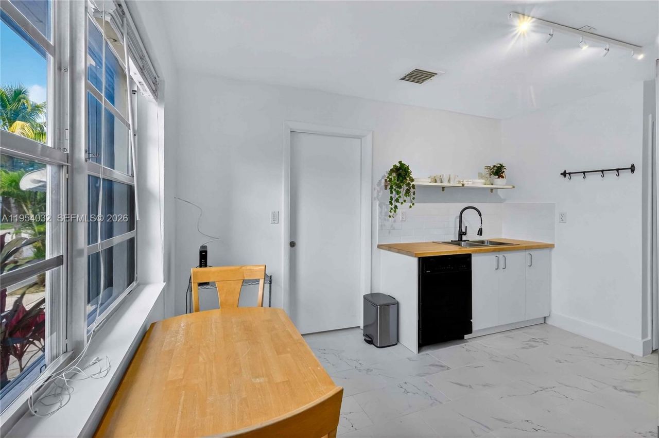 2399 SW 26th Ln, Miami, FL 33133 Photo