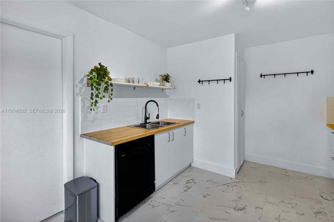 2399 SW 26th Ln, Miami, FL 33133 Photo