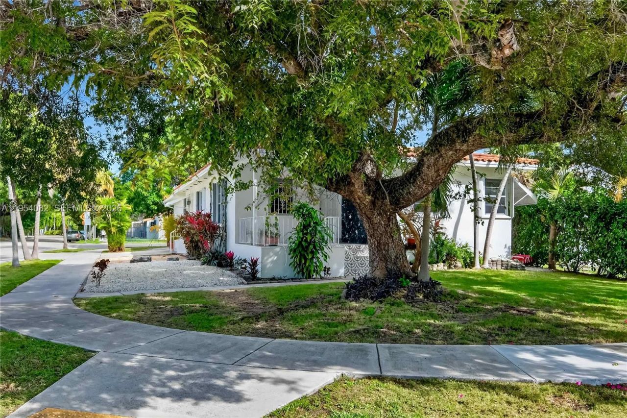 2399 SW 26th Ln, Miami, FL 33133 Photo