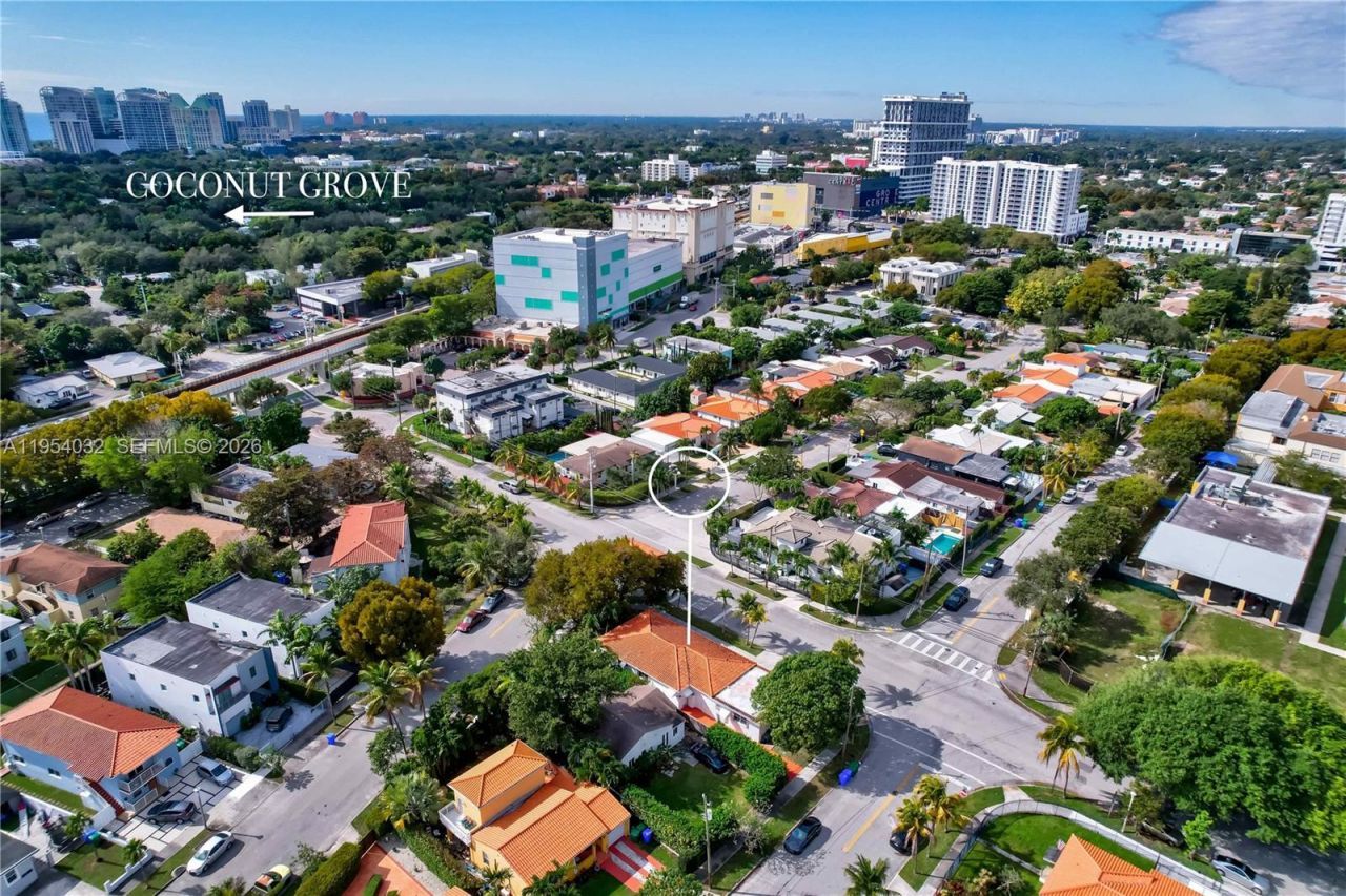 2399 SW 26th Ln, Miami, FL 33133 Photo