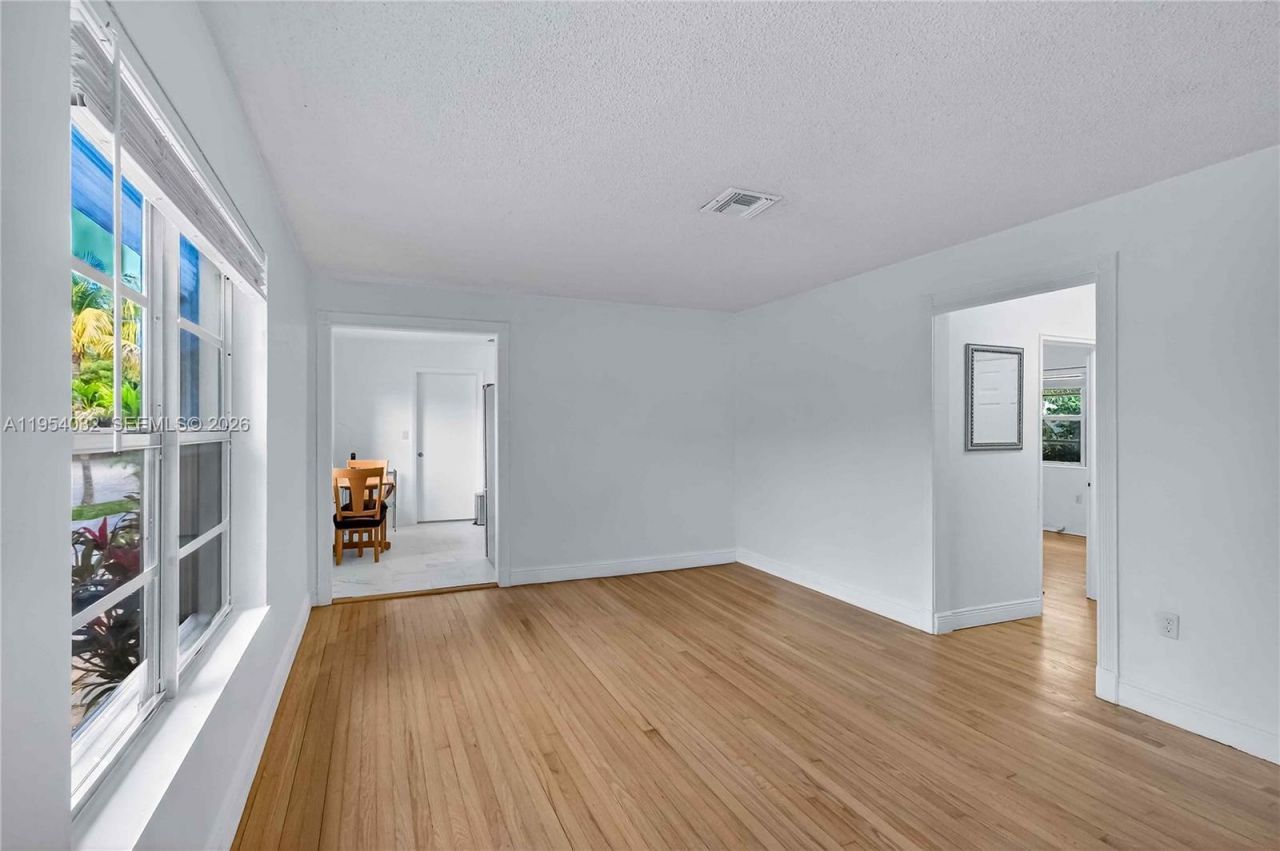 2399 SW 26th Ln, Miami, FL 33133 Photo