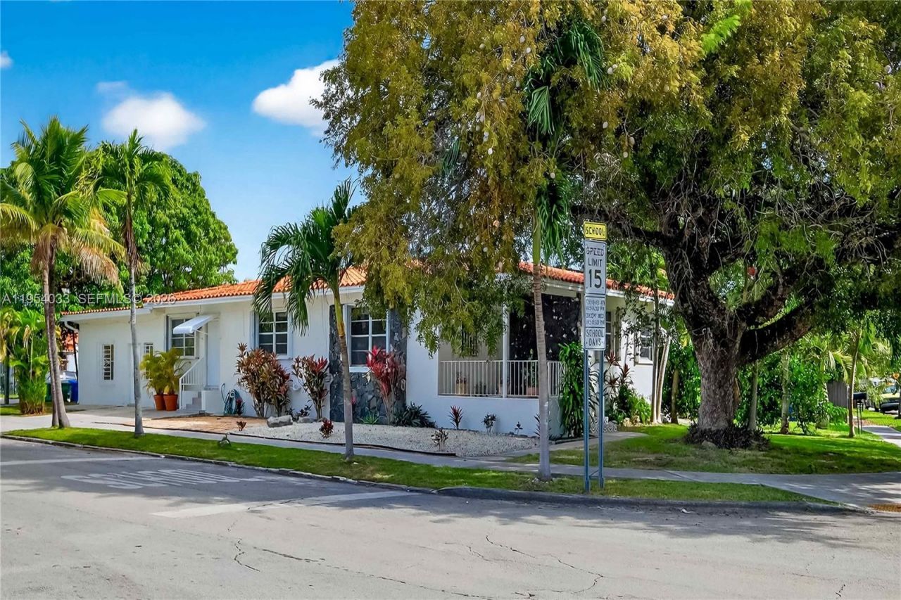 2399 SW 26th Lane, Miami, FL 33133 Photo