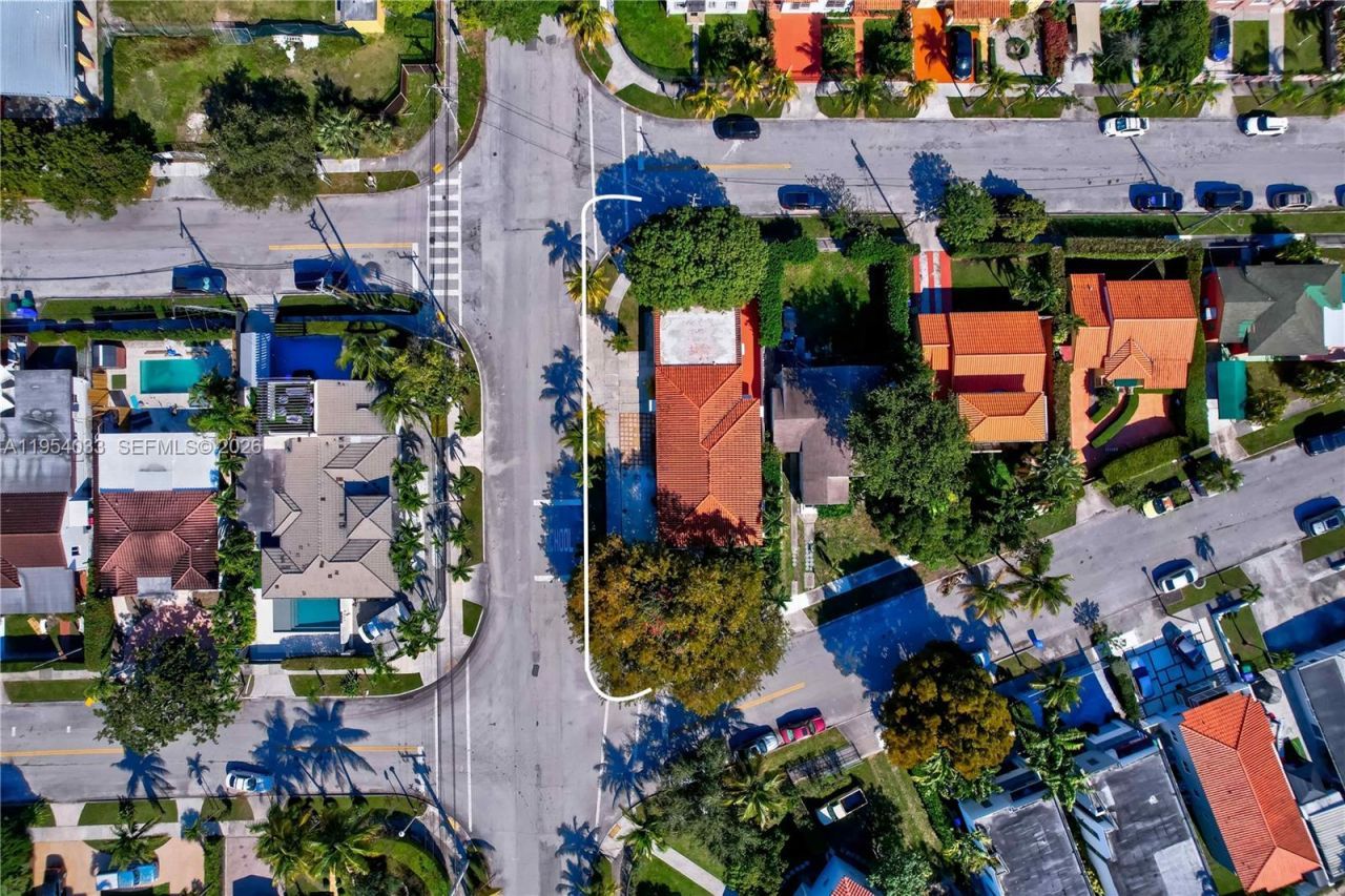 2399 SW 26th Lane, Miami, FL 33133 Photo