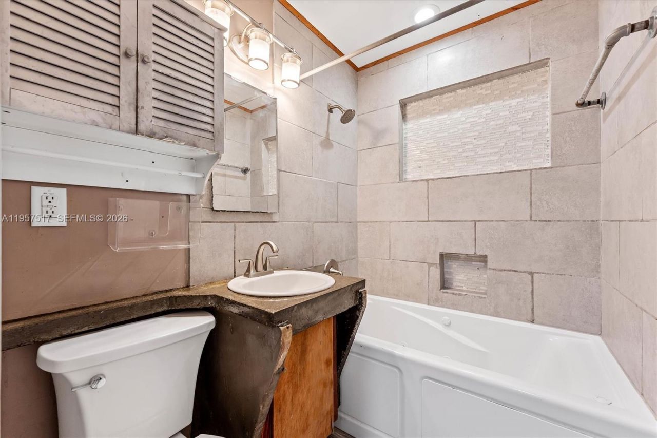 6073 NW 27th St , Margate, FL 33063 Photo