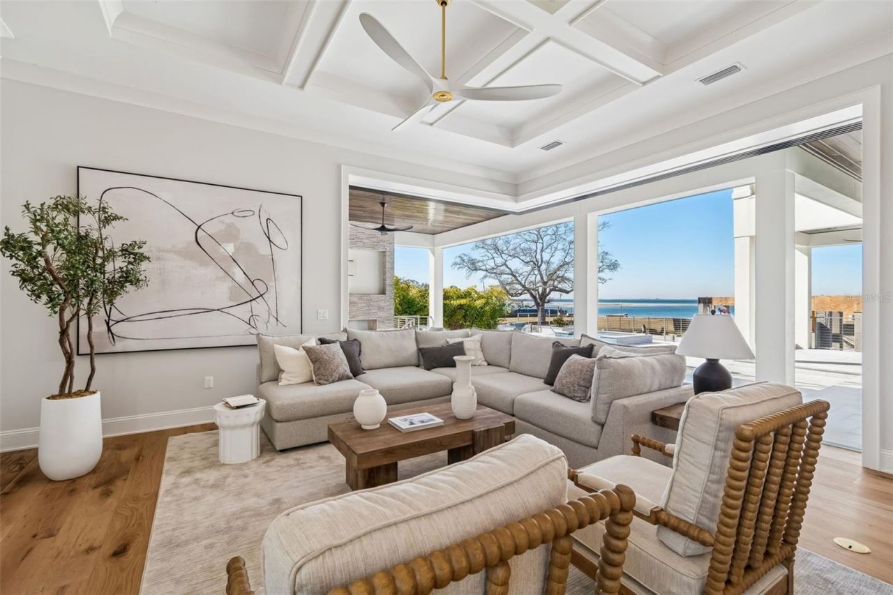 5032 W Longfellow Avenue, Tampa, FL 33629 Photo