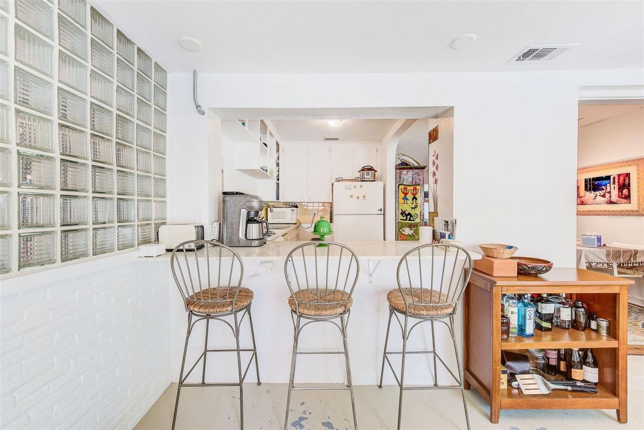 240-242 Mateo Way Ne, Saint Petersburg, FL 33704 Photo