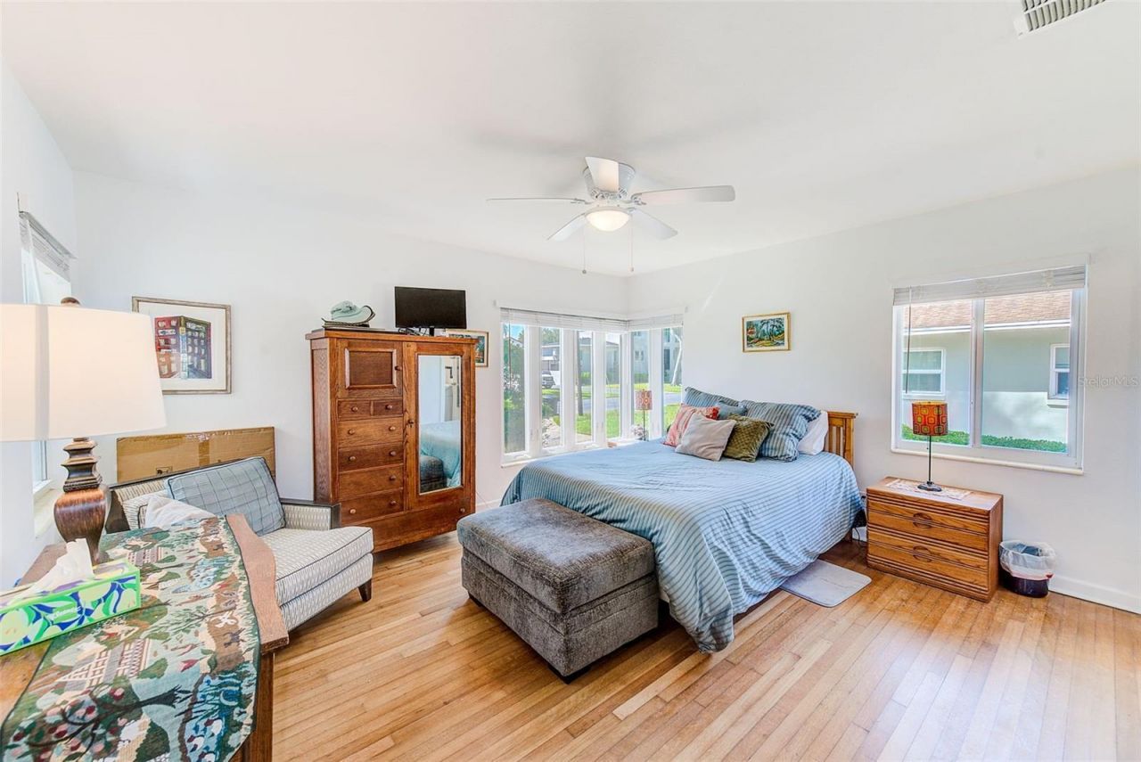 240-242 Mateo Way Ne, Saint Petersburg, FL 33704 Photo