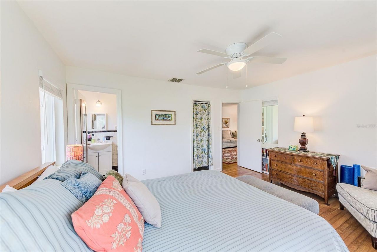 240-242 Mateo Way Ne, Saint Petersburg, FL 33704 Photo