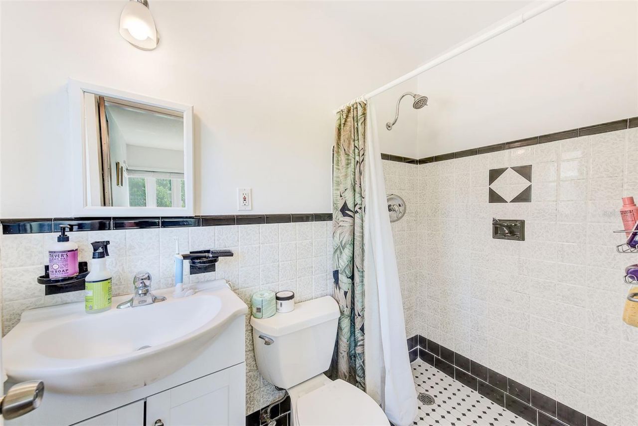 240-242 Mateo Way Ne, Saint Petersburg, FL 33704 Photo