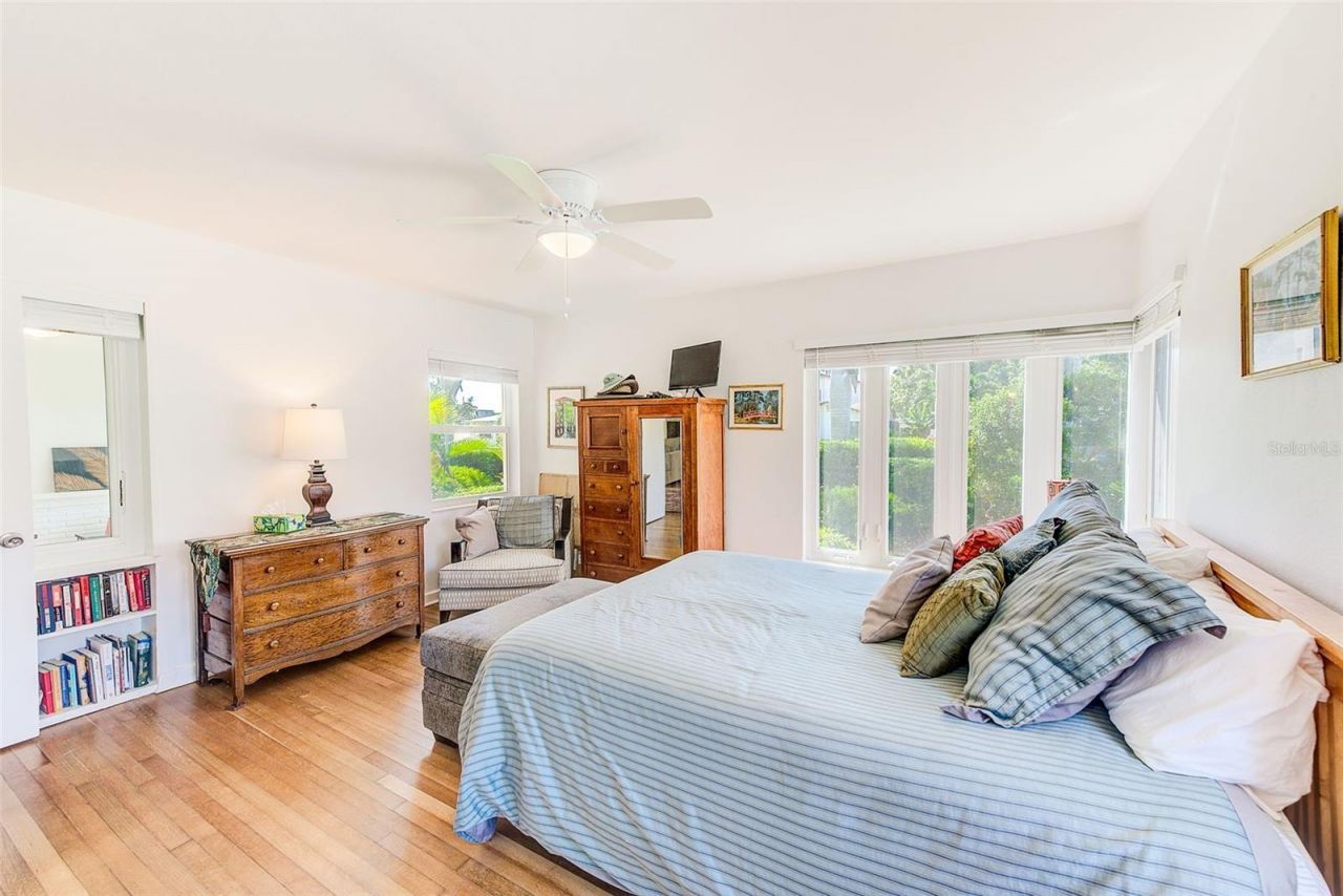 240-242 Mateo Way Ne, Saint Petersburg, FL 33704 Photo