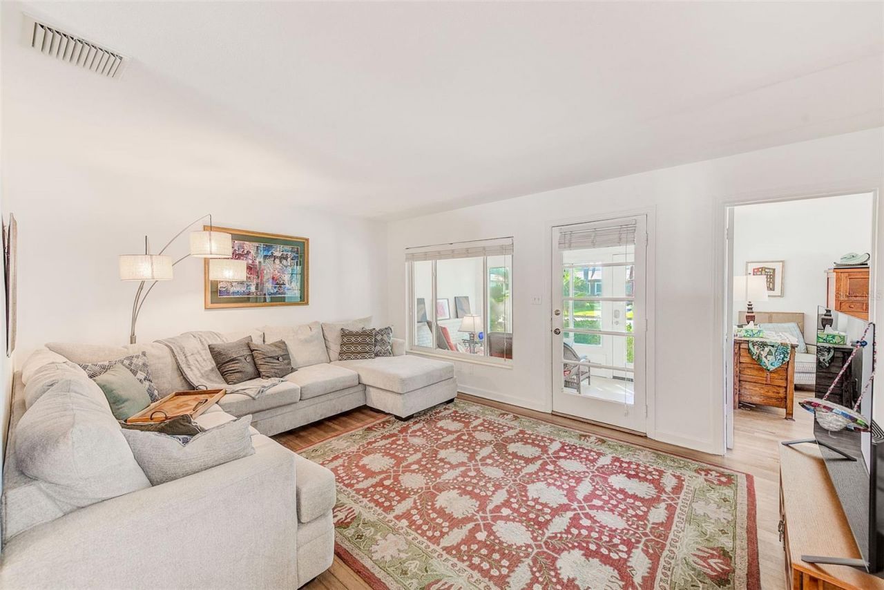 240-242 Mateo Way Ne, Saint Petersburg, FL 33704 Photo