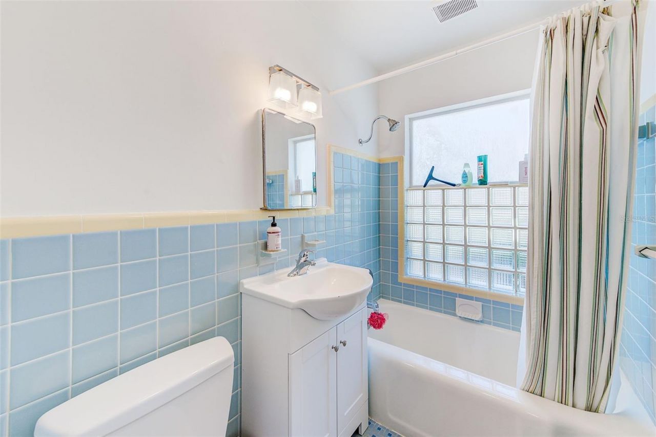 240-242 Mateo Way Ne, Saint Petersburg, FL 33704 Photo