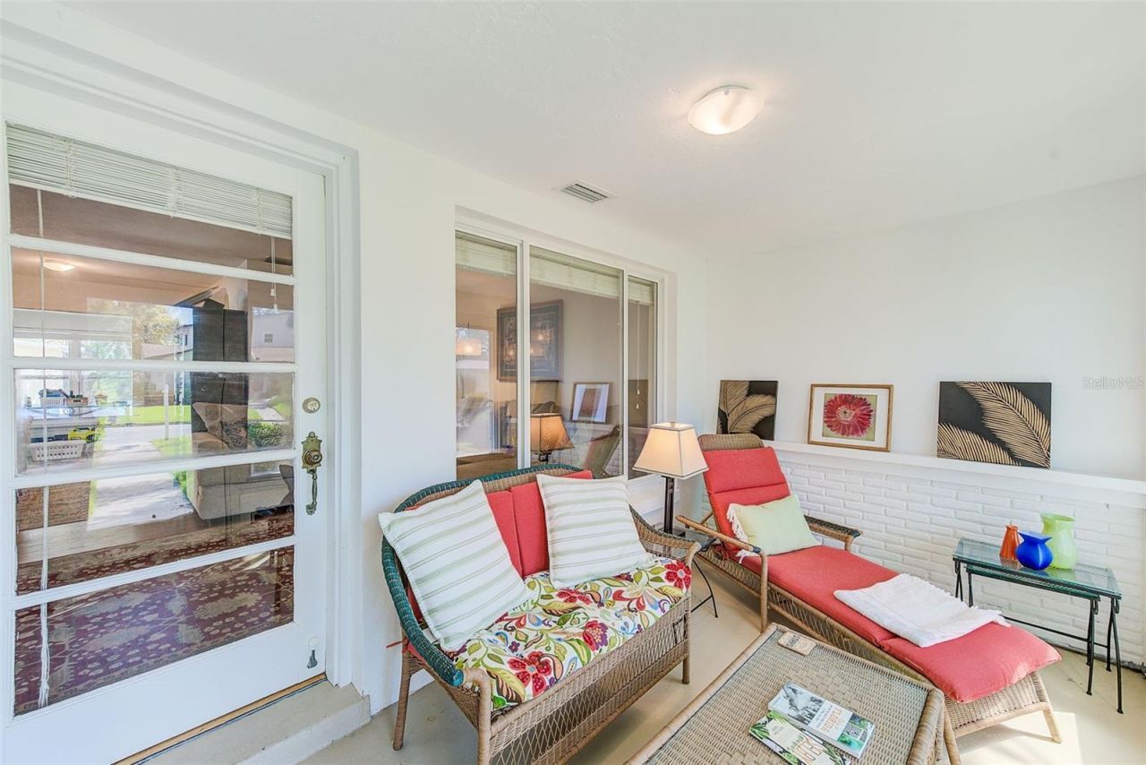 240-242 Mateo Way Ne, Saint Petersburg, FL 33704 Photo