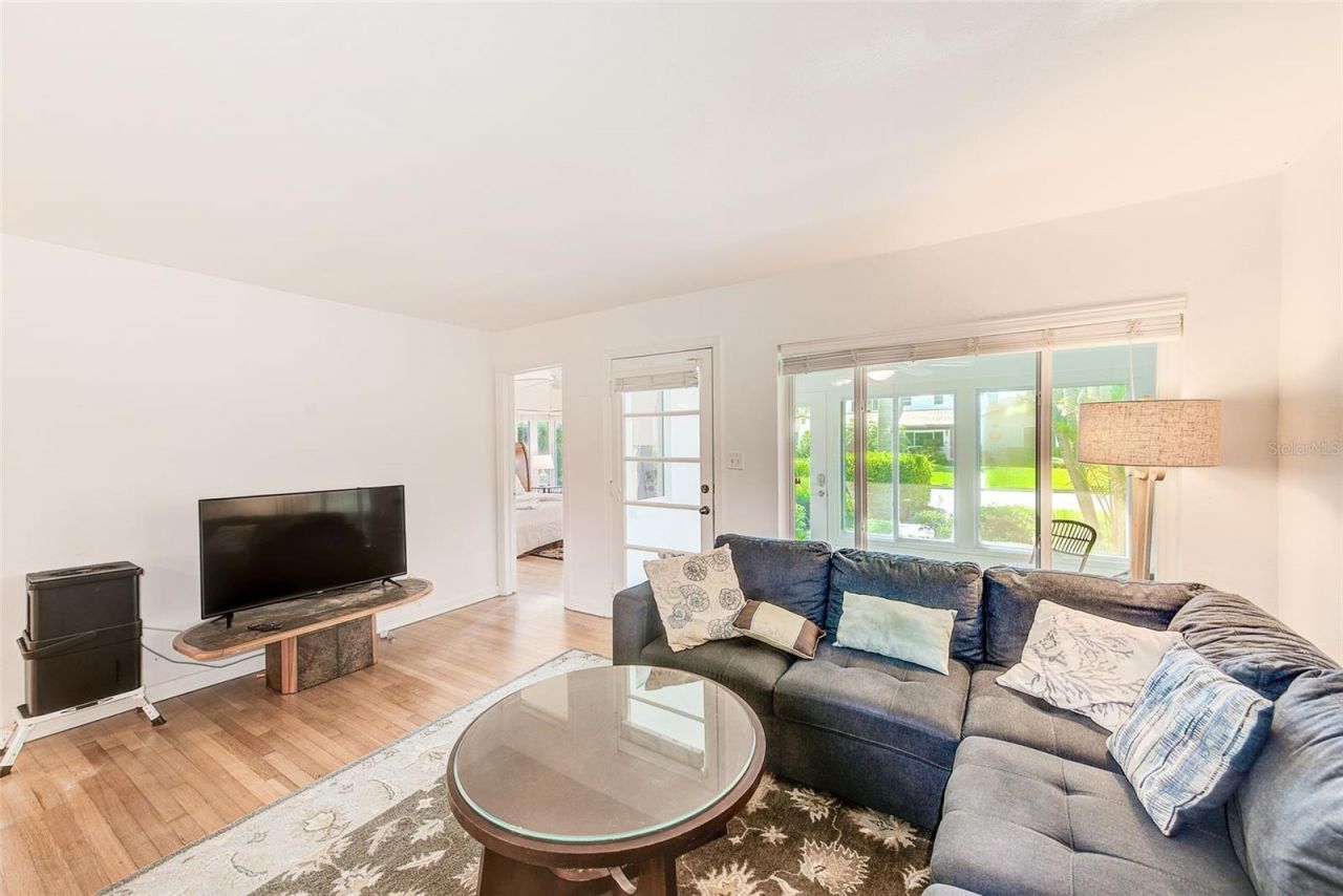 240-242 Mateo Way Ne, Saint Petersburg, FL 33704 Photo