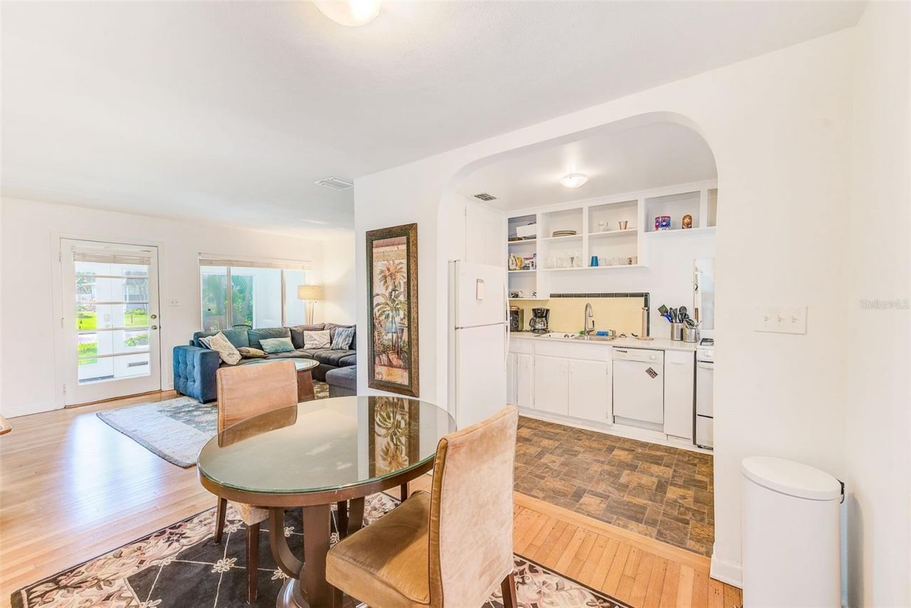 240-242 Mateo Way Ne, Saint Petersburg, FL 33704 Photo