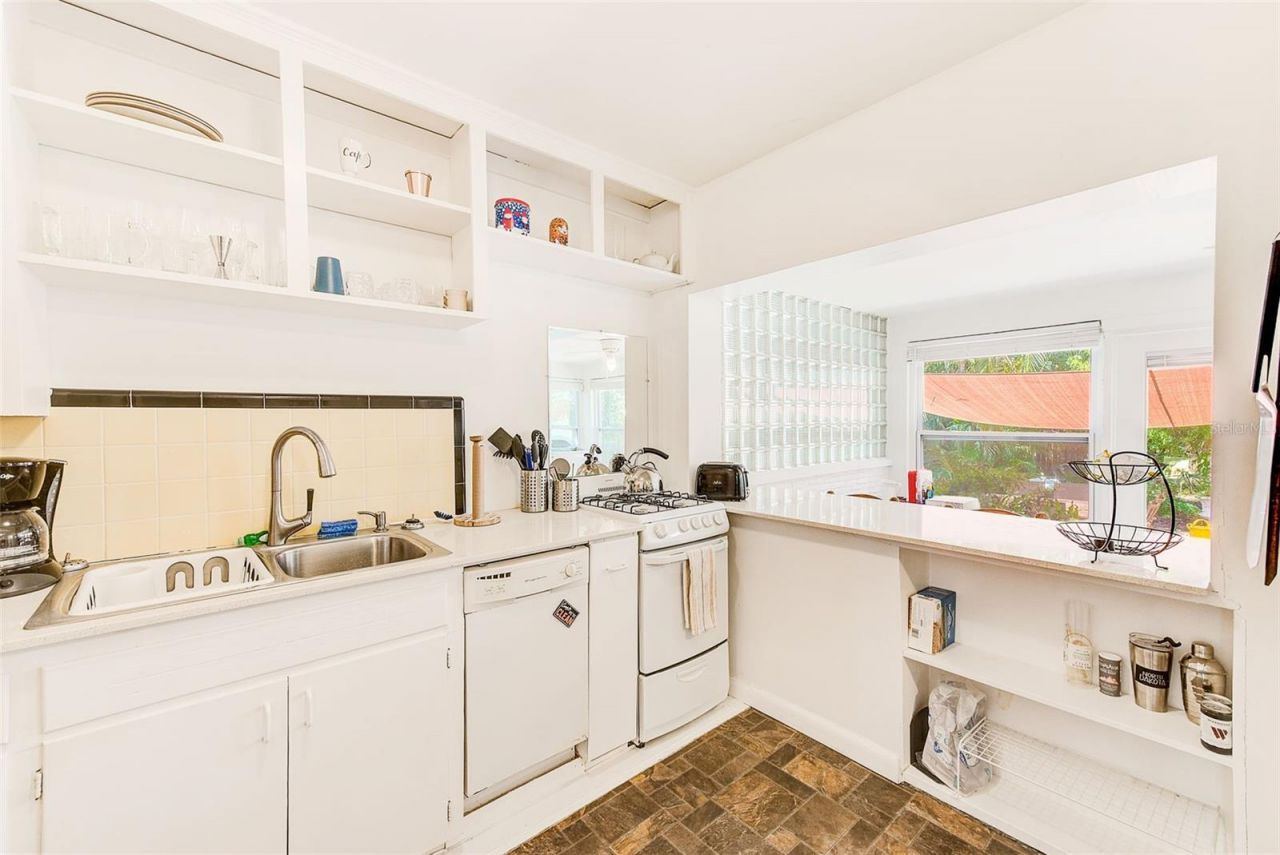 240-242 Mateo Way Ne, Saint Petersburg, FL 33704 Photo