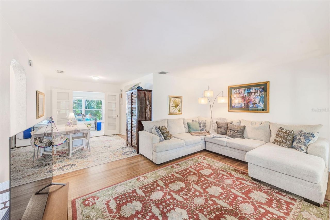 240-242 Mateo Way Ne, Saint Petersburg, FL 33704 Photo