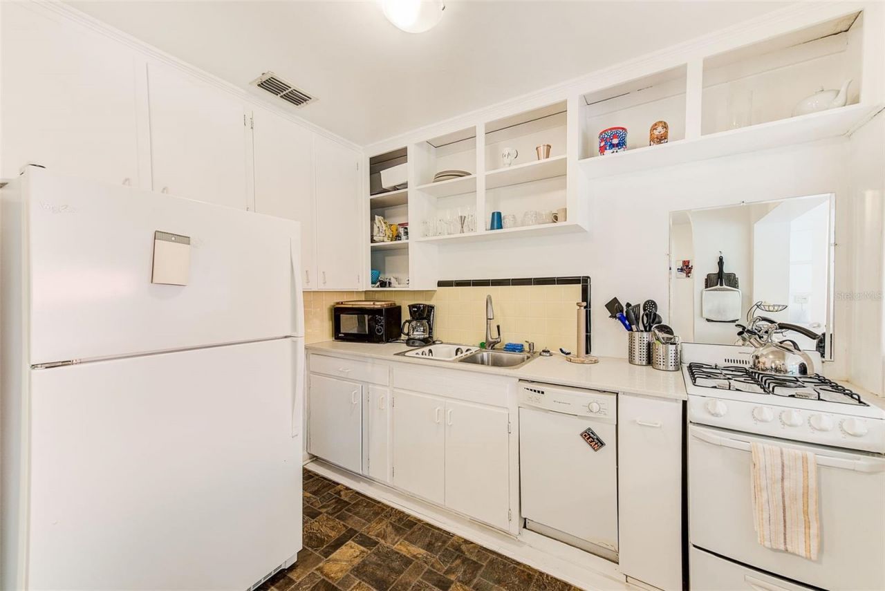 240-242 Mateo Way Ne, Saint Petersburg, FL 33704 Photo