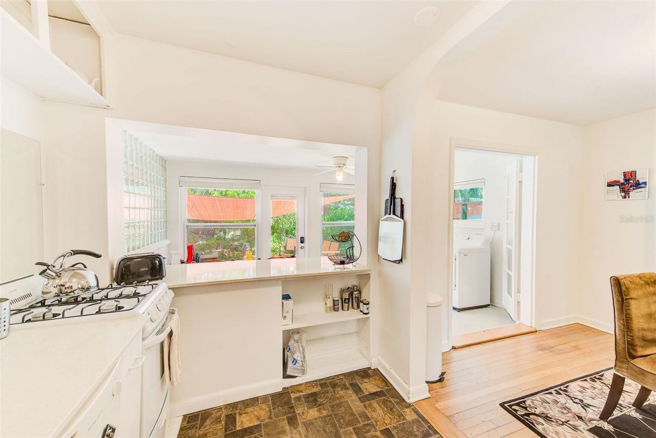 240-242 Mateo Way Ne, Saint Petersburg, FL 33704 Photo