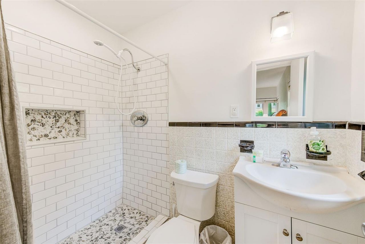 240-242 Mateo Way Ne, Saint Petersburg, FL 33704 Photo