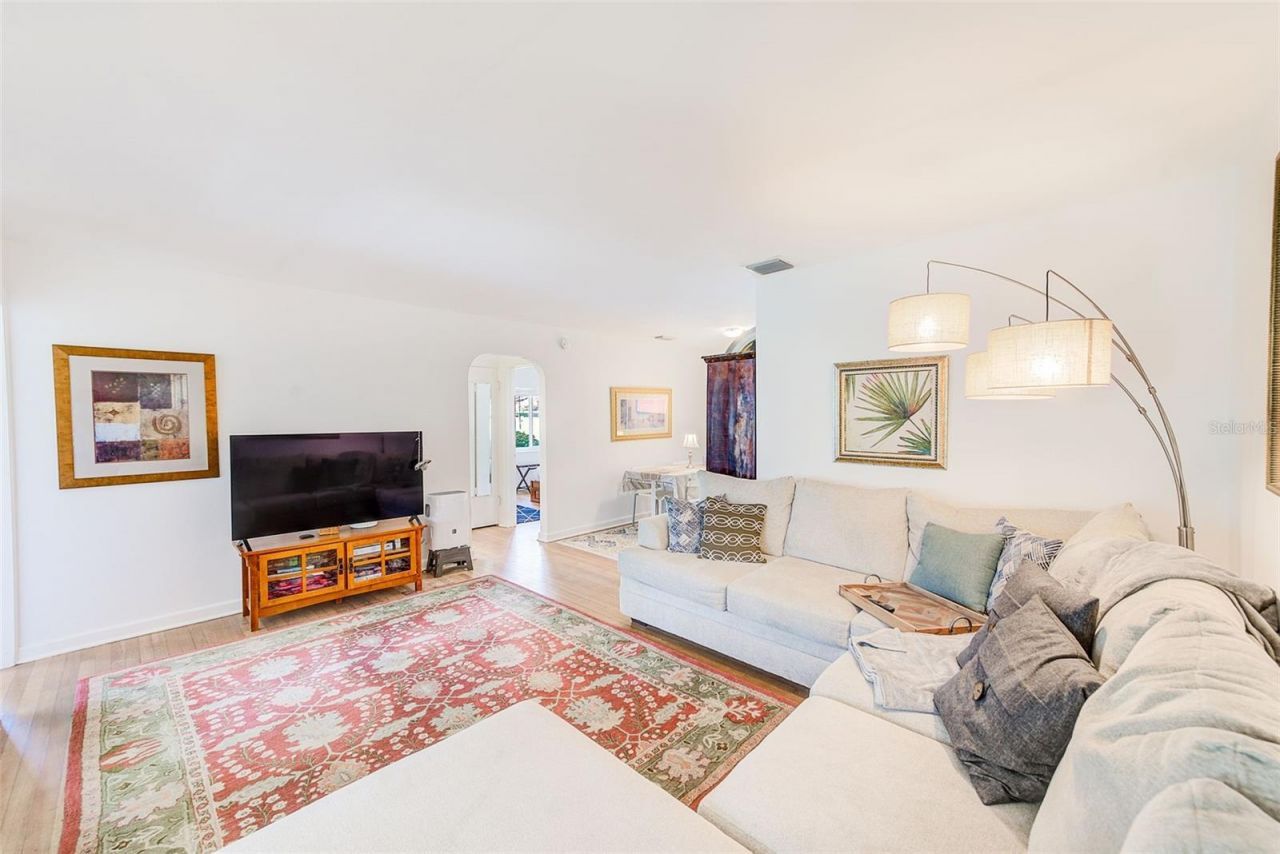 240-242 Mateo Way Ne, Saint Petersburg, FL 33704 Photo