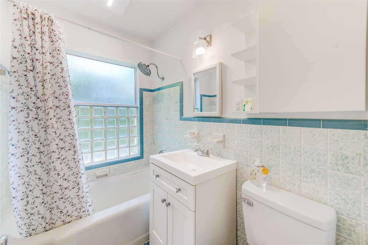 240-242 Mateo Way Ne, Saint Petersburg, FL 33704 Photo