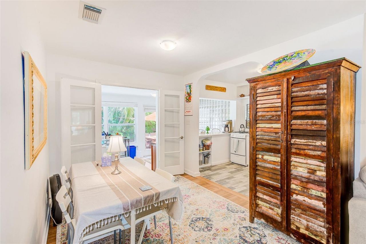 240-242 Mateo Way Ne, Saint Petersburg, FL 33704 Photo