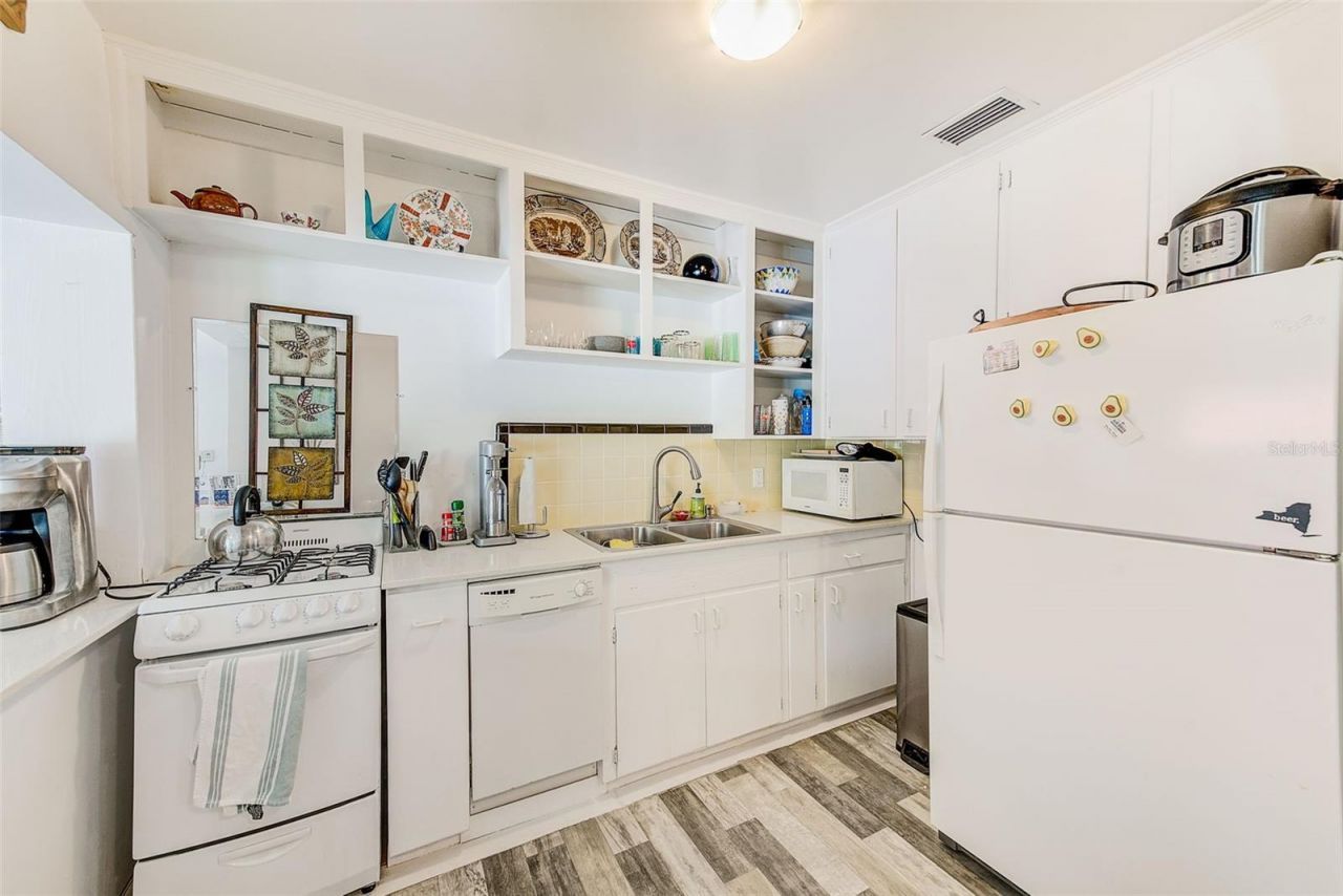 240-242 Mateo Way Ne, Saint Petersburg, FL 33704 Photo