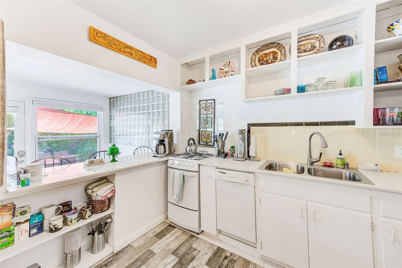 240-242 Mateo Way Ne, Saint Petersburg, FL 33704 Photo