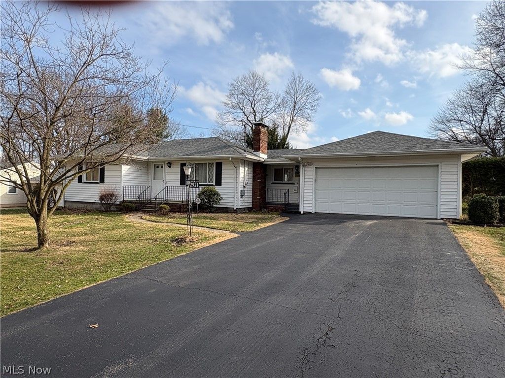 2921 Decamp Road, Youngstown, OH 44511 Main Photo