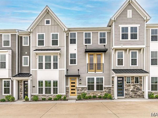 8919 Gateway Heights, Unit 94-804, Richmond Heights, MO 63144