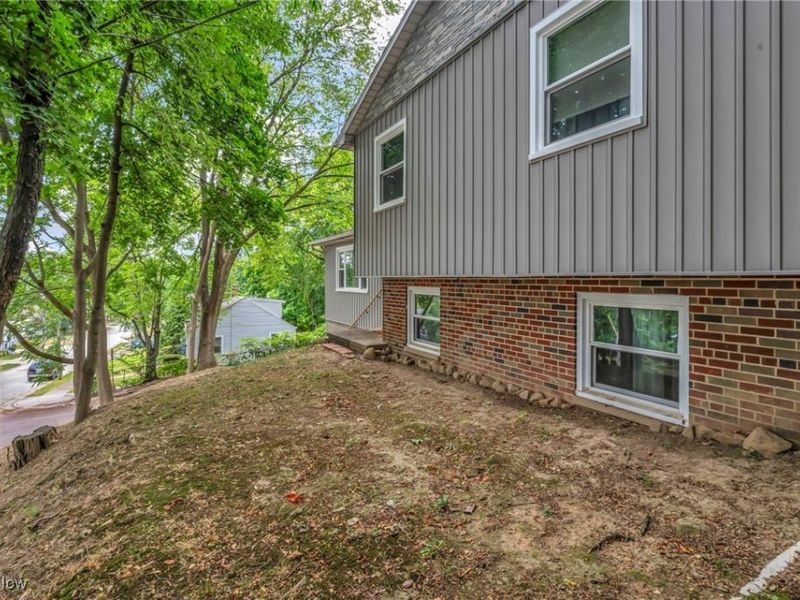 412 Stevenson Avenue, Akron, OH 44312 Photo 3