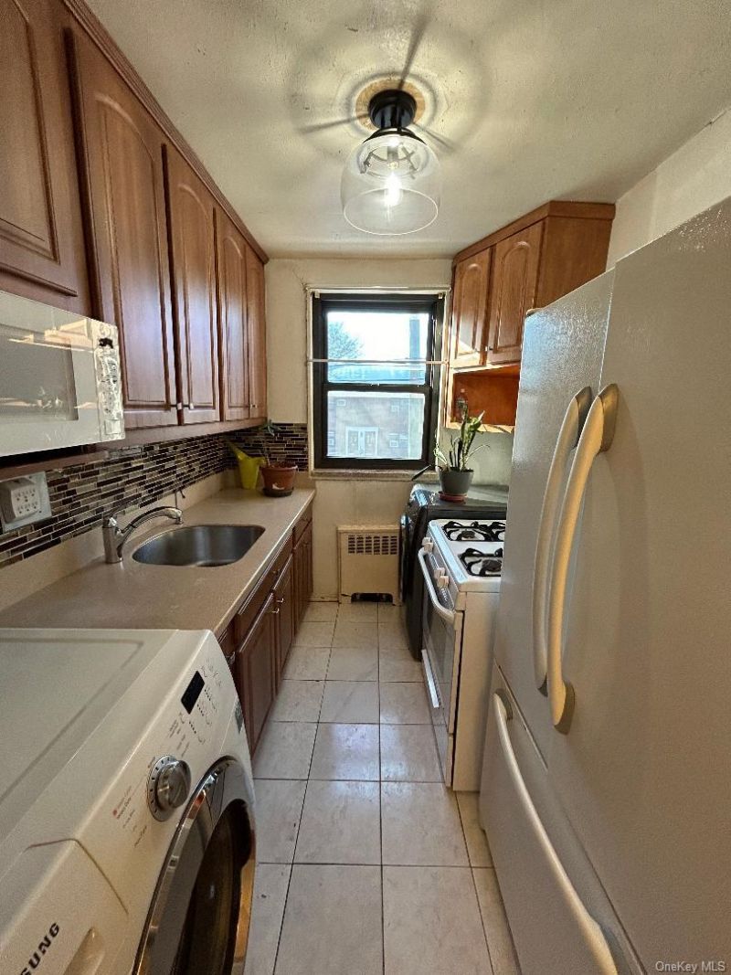 16-41 160, Unit 6-420, Whitestone, NY 11357 Main Photo