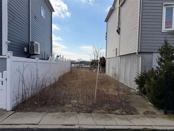 308 E 8th Road , Broad Channel, NY 11693