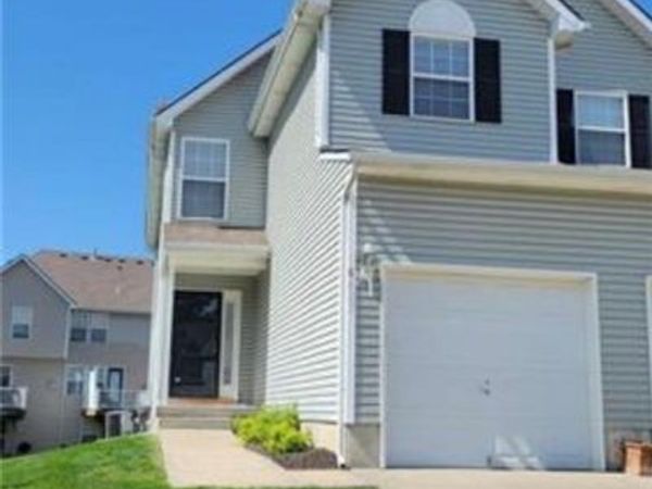 8633 NE 98th Court, Kansas City, MO 64157