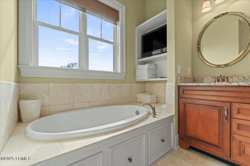 120 N Harbor Drive Photo 31