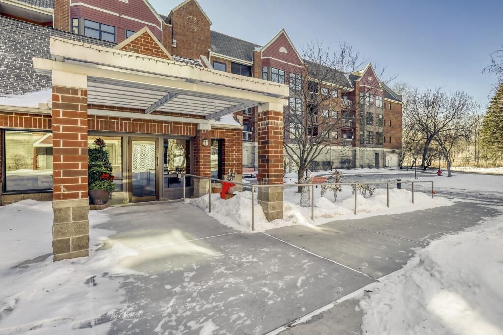 500 County Road B W, Unit 202, Roseville, MN 55113 Main Photo