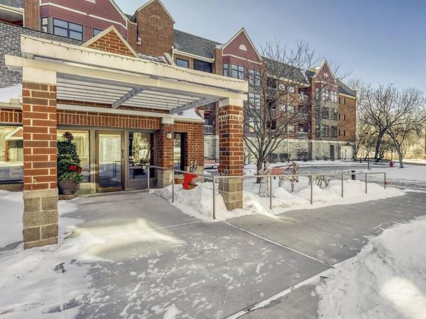 500 County Road B W, Unit 202, Roseville, MN 55113