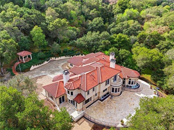 28080 Laura Court, Los Altos Hills, CA 94022