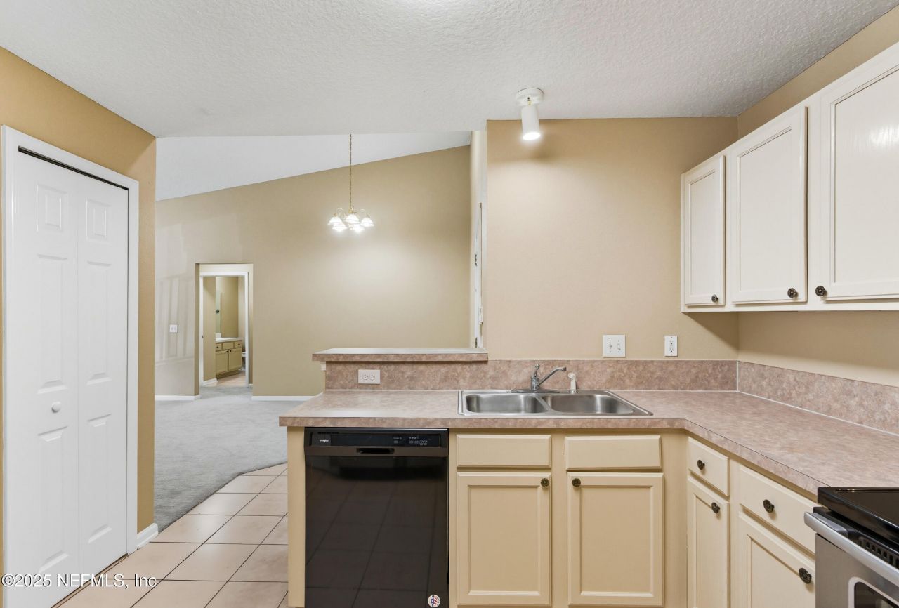 6069 Maggies Circle, Unit 115, Jacksonville, FL 32244 Photo