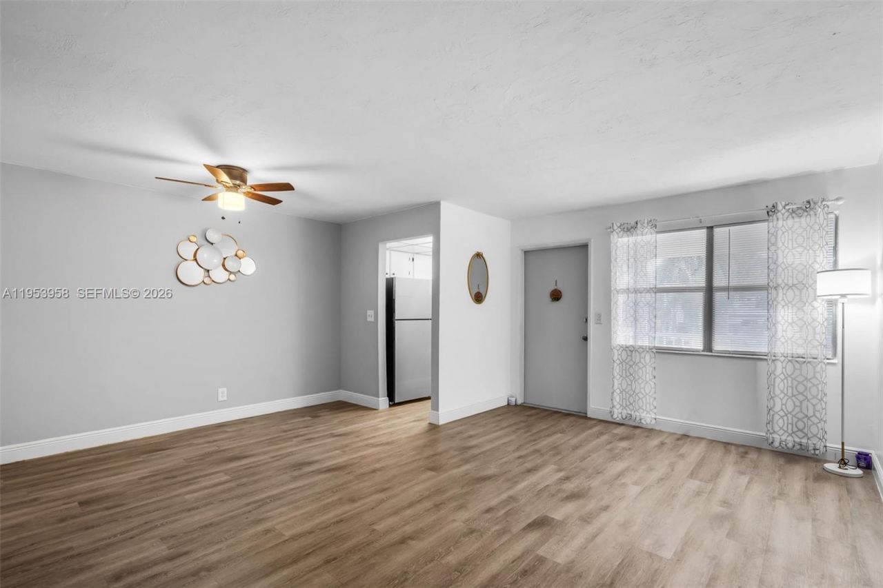 300 Layne Blvd, Unit 212, Hallandale Beach, FL 33009 Photo