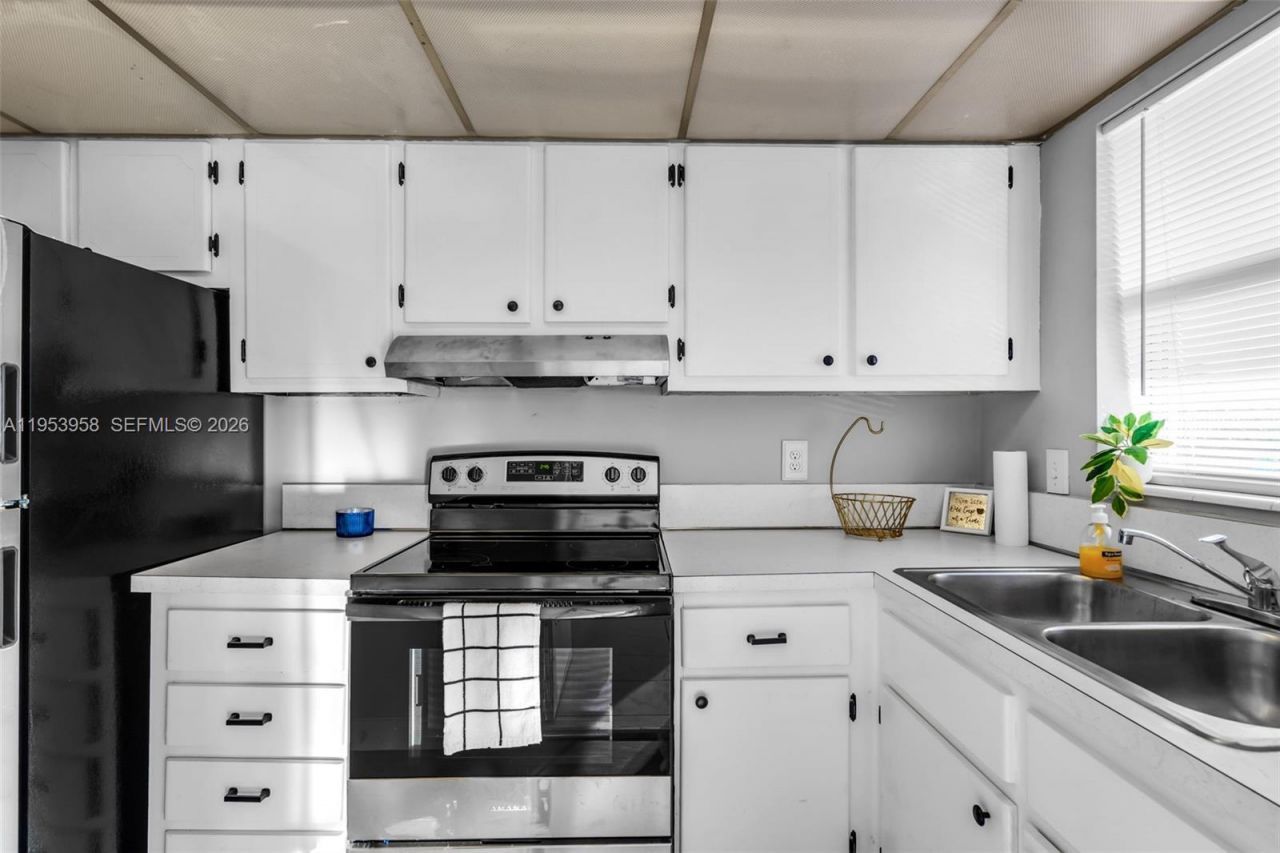 300 Layne Blvd, Unit 212, Hallandale Beach, FL 33009 Photo