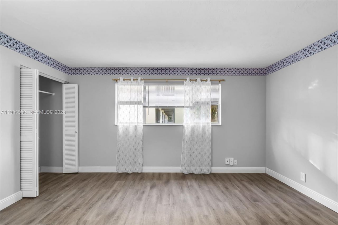 300 Layne Blvd, Unit 212, Hallandale Beach, FL 33009 Photo