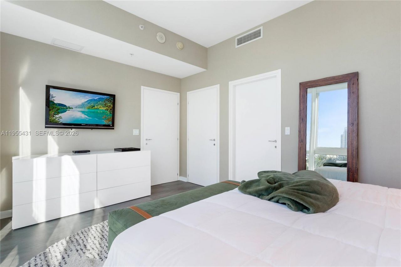 50 S Pointe Dr, Unit 609, Miami Beach, FL 33139 Photo